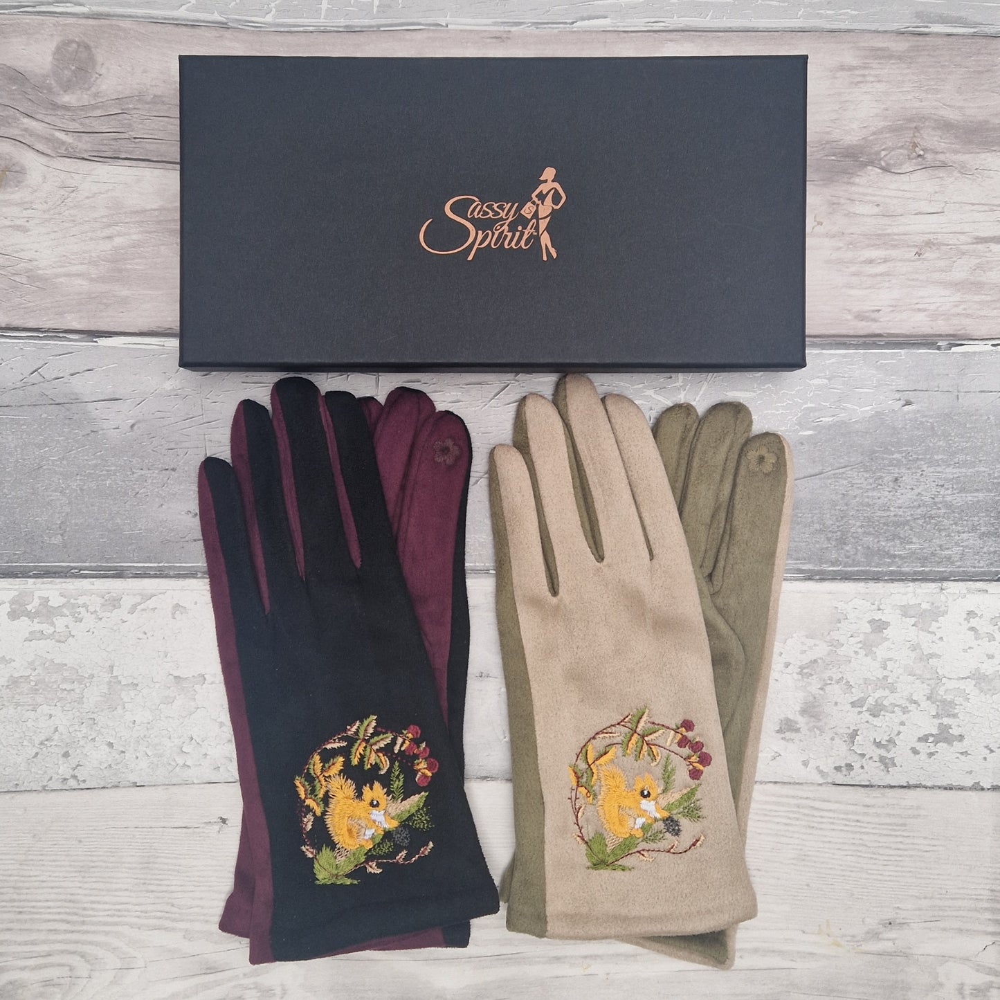 Ladies Embroidered Red Squirrel Gloves – Two Tone Touchscreen Winter Gloves in Gift Box