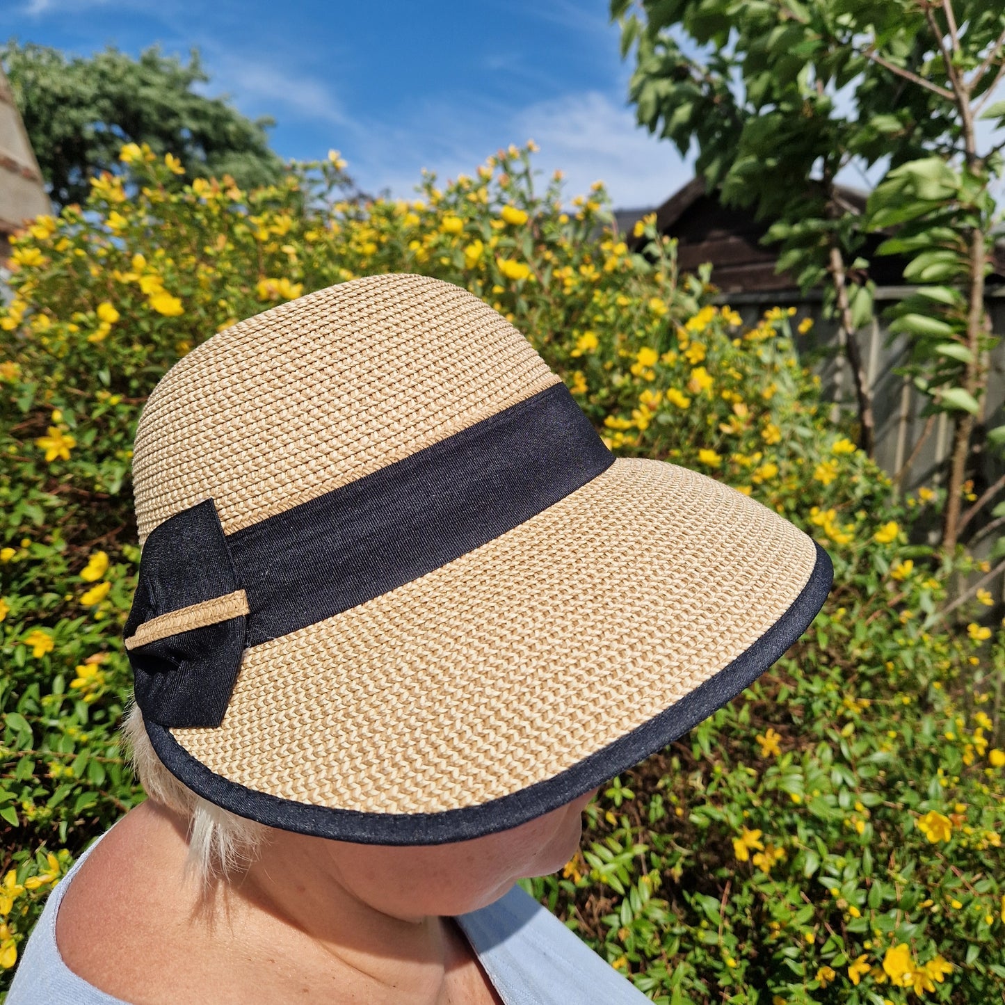 Elegant Backless Fold away Bonnet