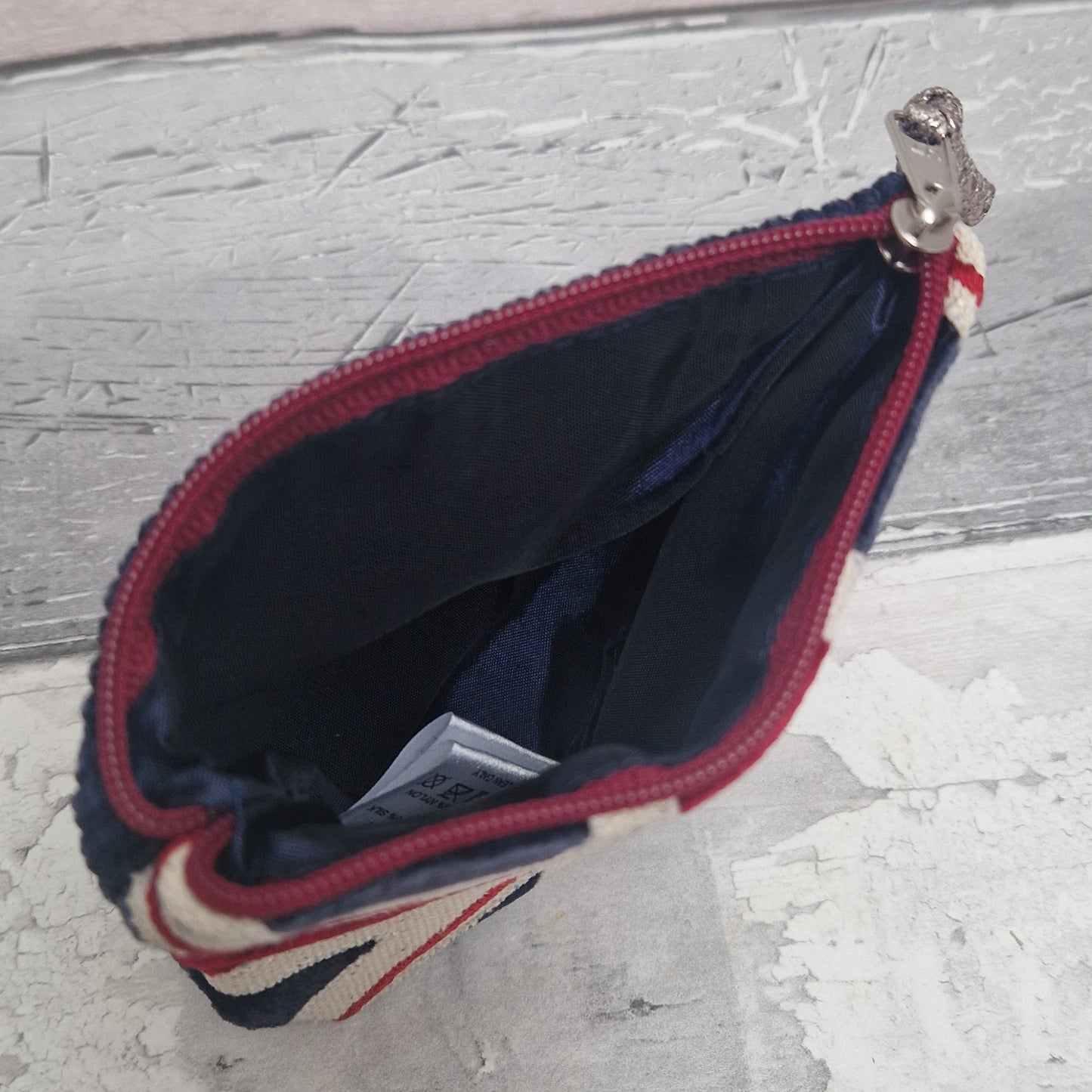 Silk lined coin purse.