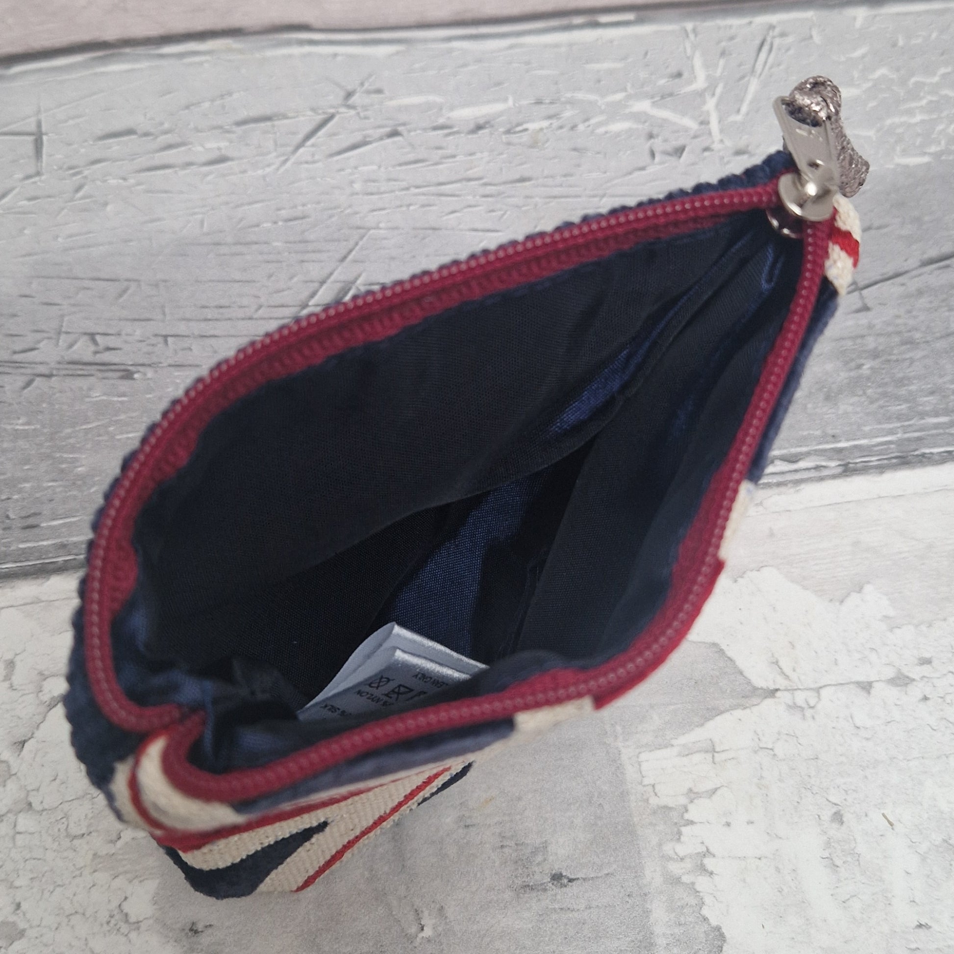 Silk lined coin purse.