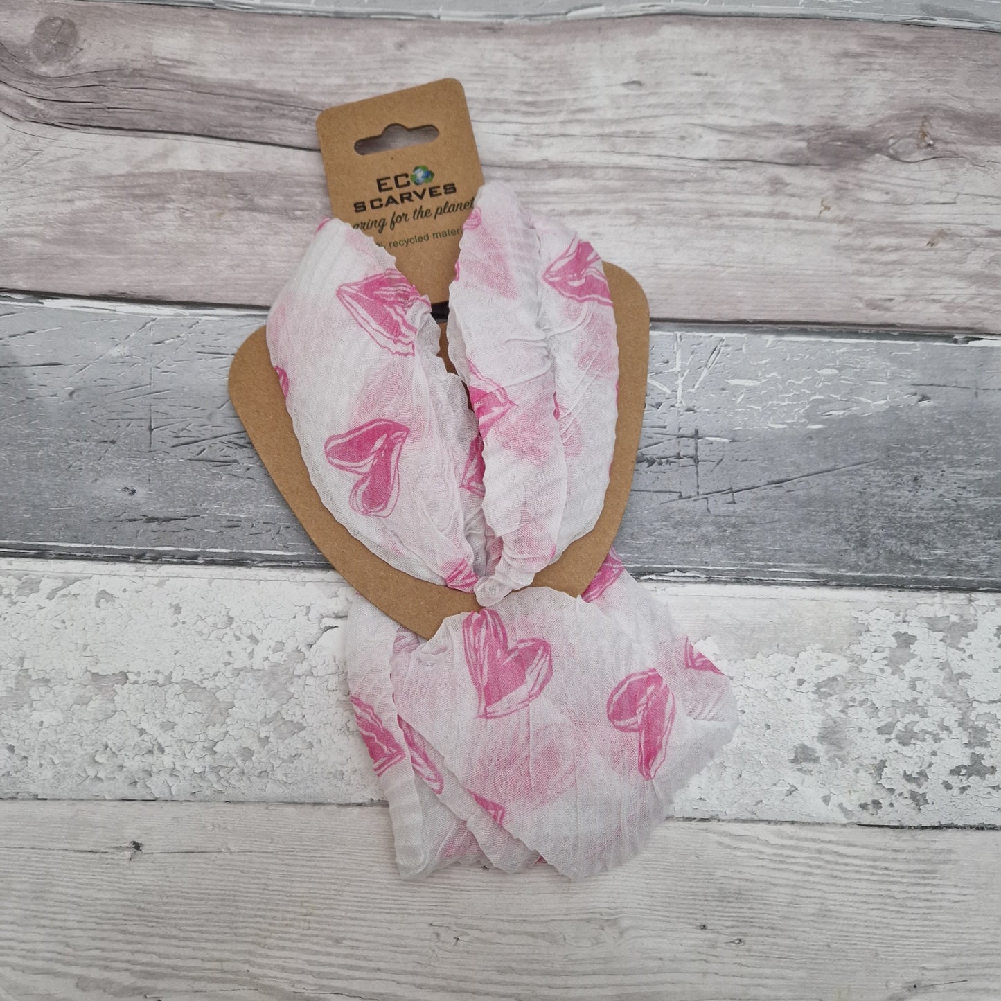 White magnetic neck scarf in a crinkle fabric, decorated with pink love hearts.