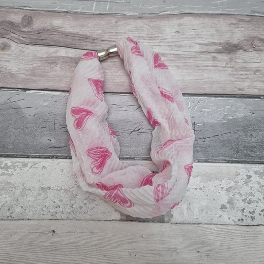 White magnetic neck scarf in a crinkle fabric, decorated with pink love hearts.