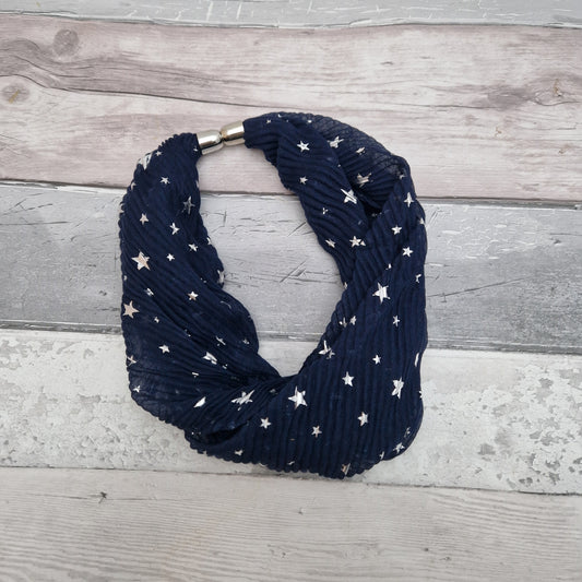 Navy magnetic neck scarf in a crinkle fabric, decorated with metallic silver stars.