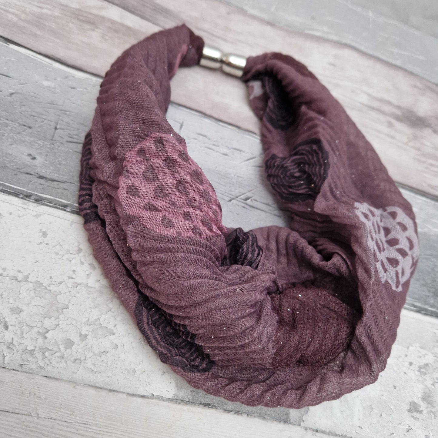 Crinkle effect magnetic neck scarf in dusky pink. Decorated with patterned circles or white, black and maroon.