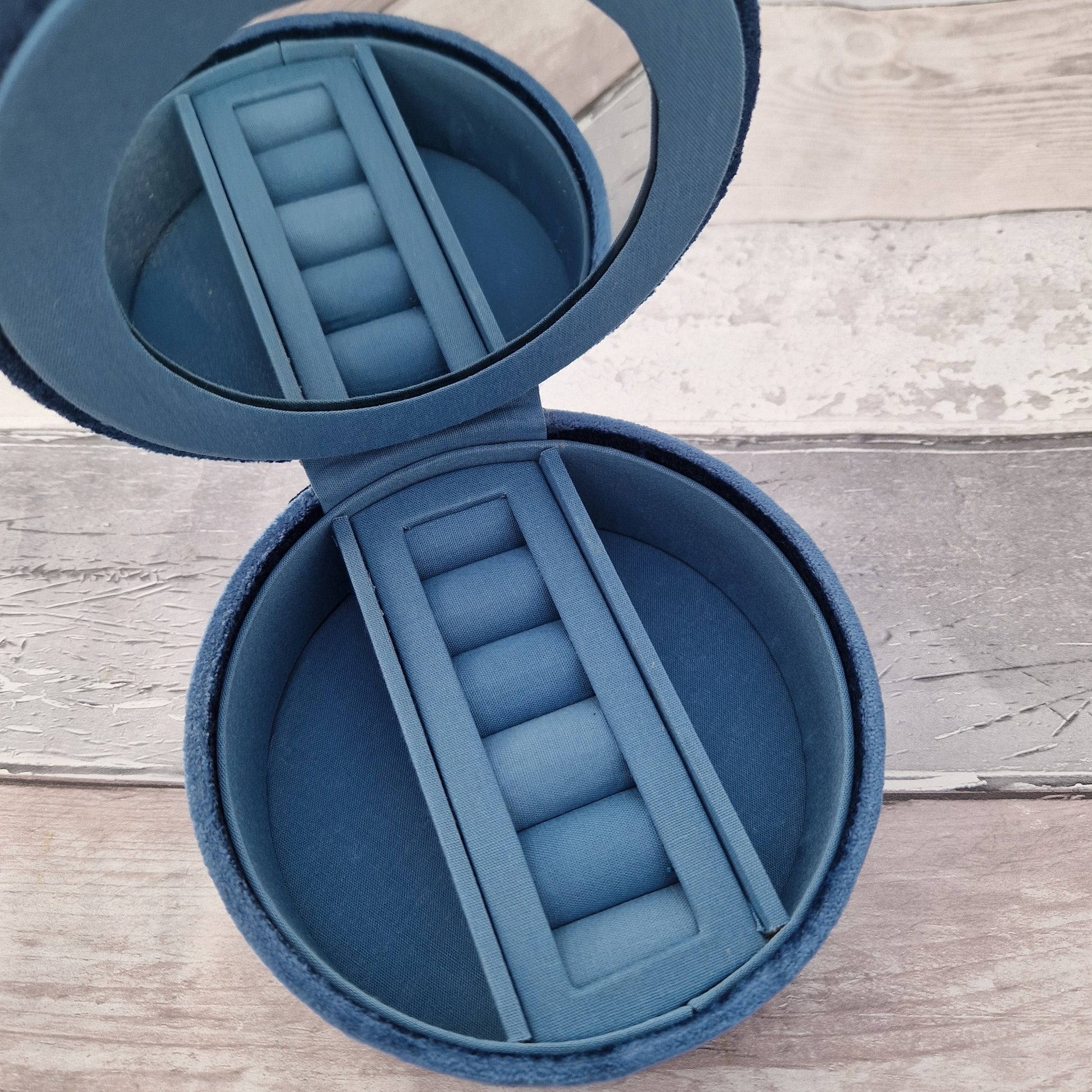 Dusky Blue Velvet Jewellery Box decorated with an embroidery and bead design featuring a Robin surrounded by festive holly.