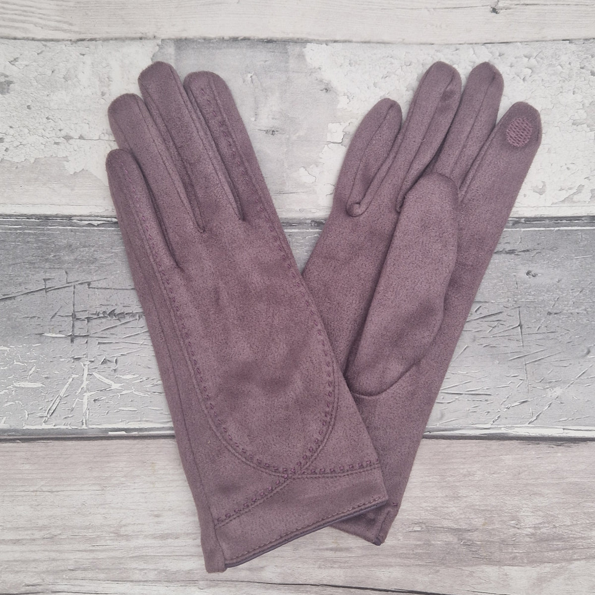 Lilac suede feel gloves.