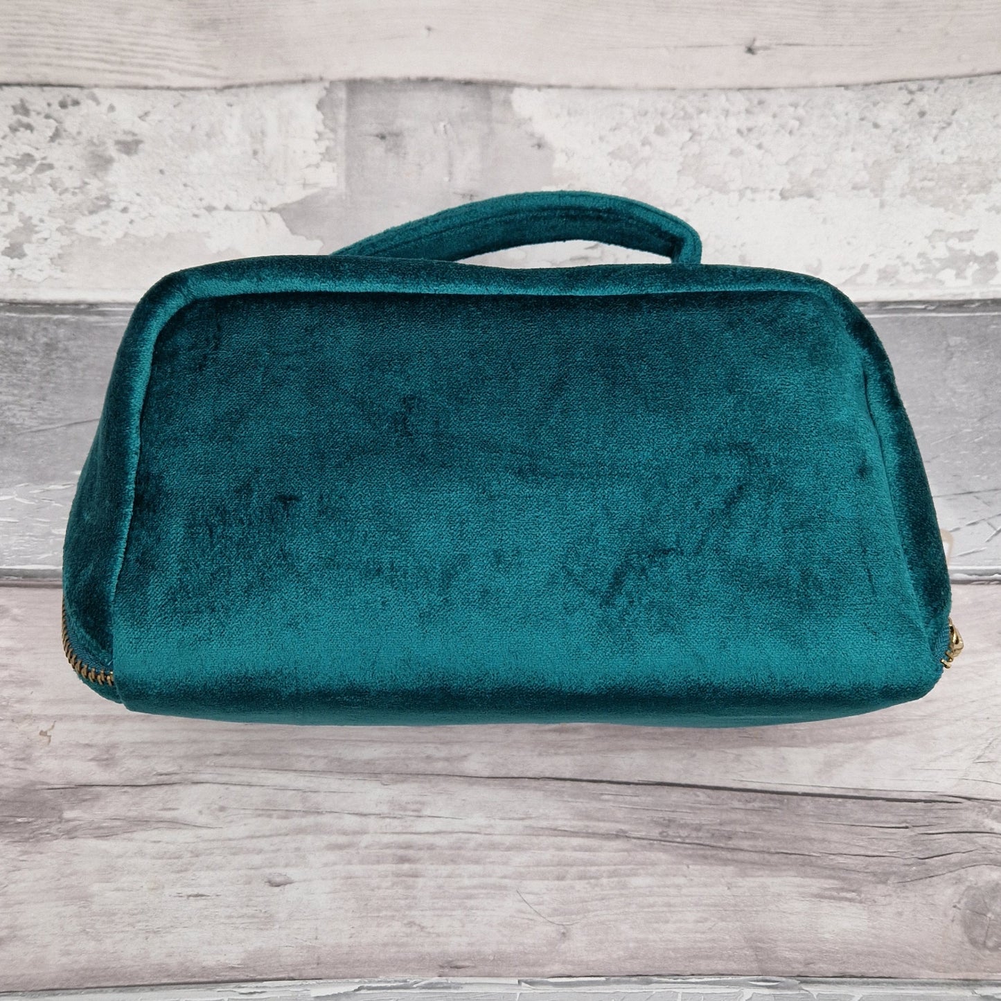 Review of turquoise velvet vanity case.