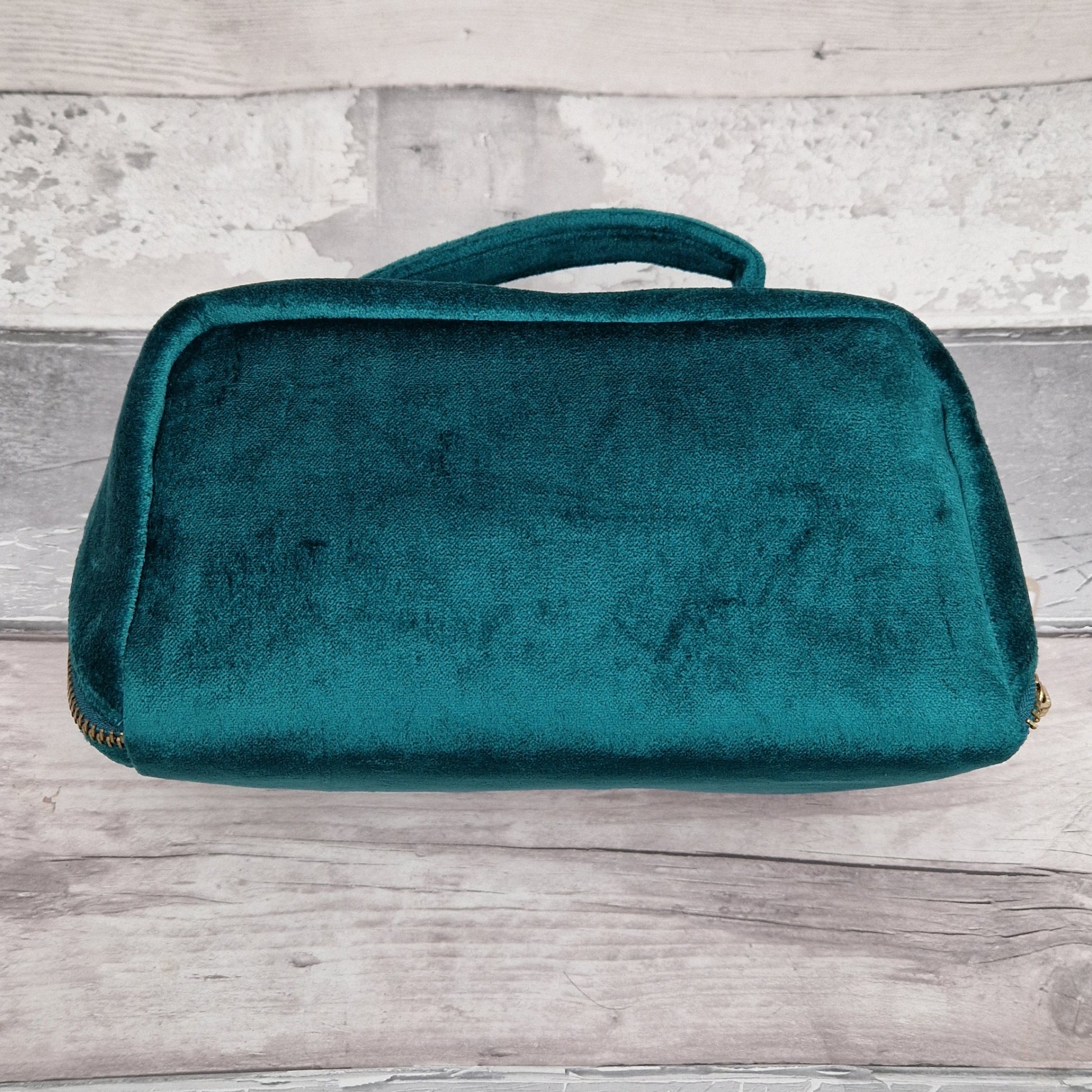Review of turquoise velvet vanity case.