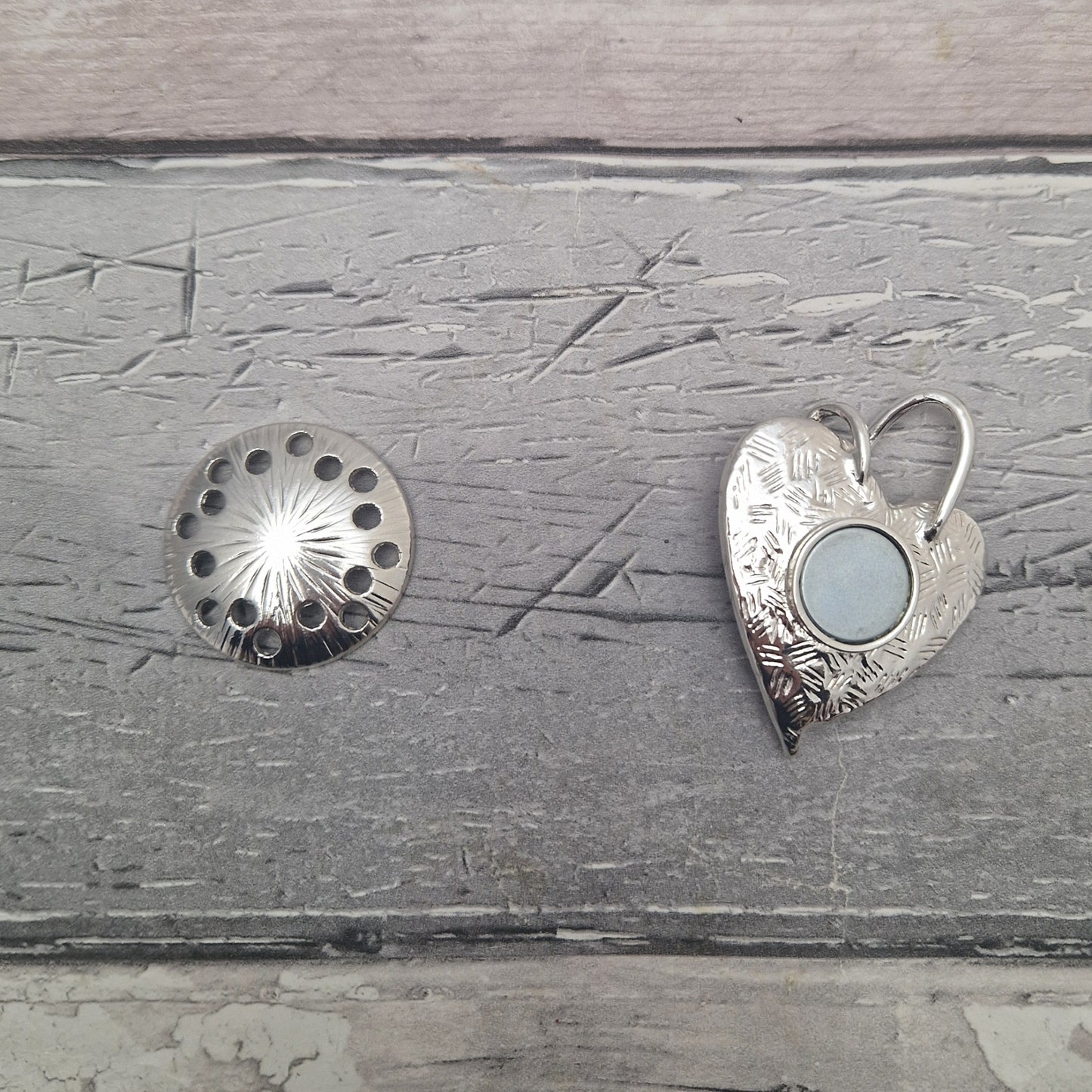 Rear view of heart shaped magnetic brooch.