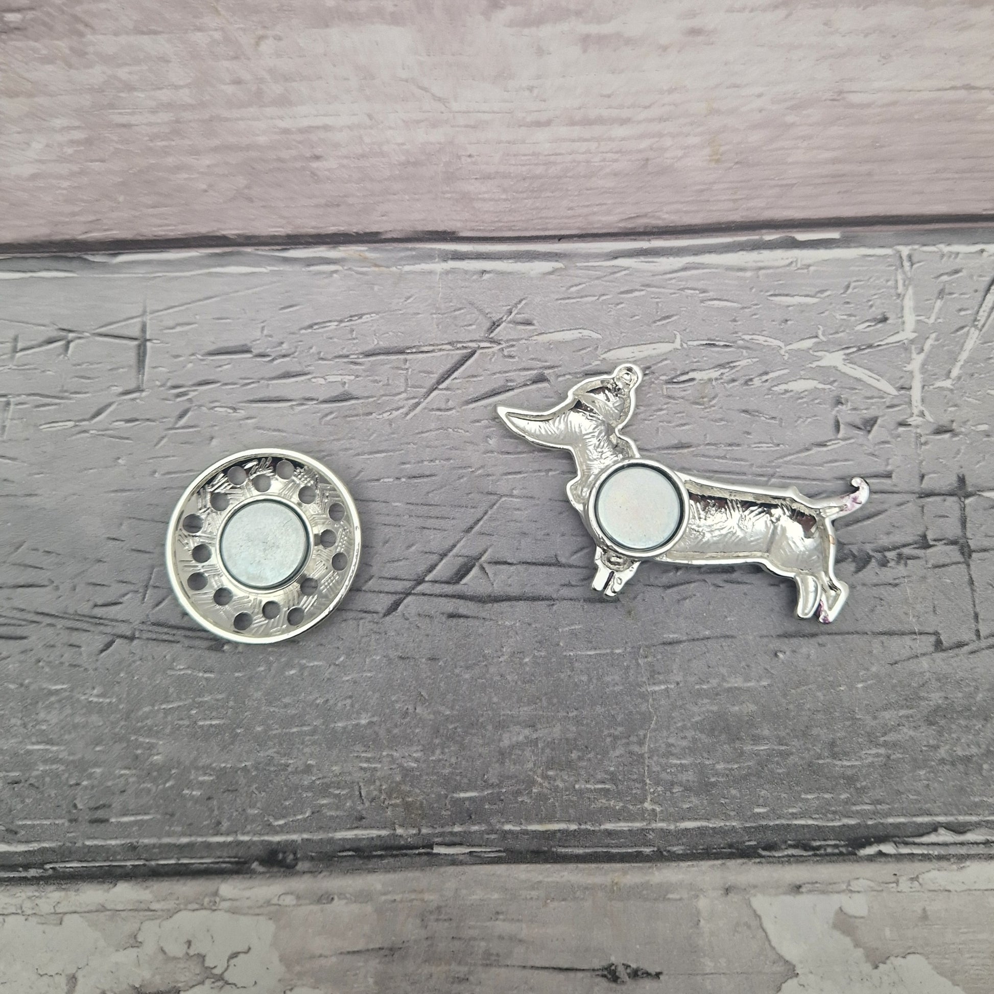 Rear view of Dachshund (sausage dog) enamel magnetic brooch.