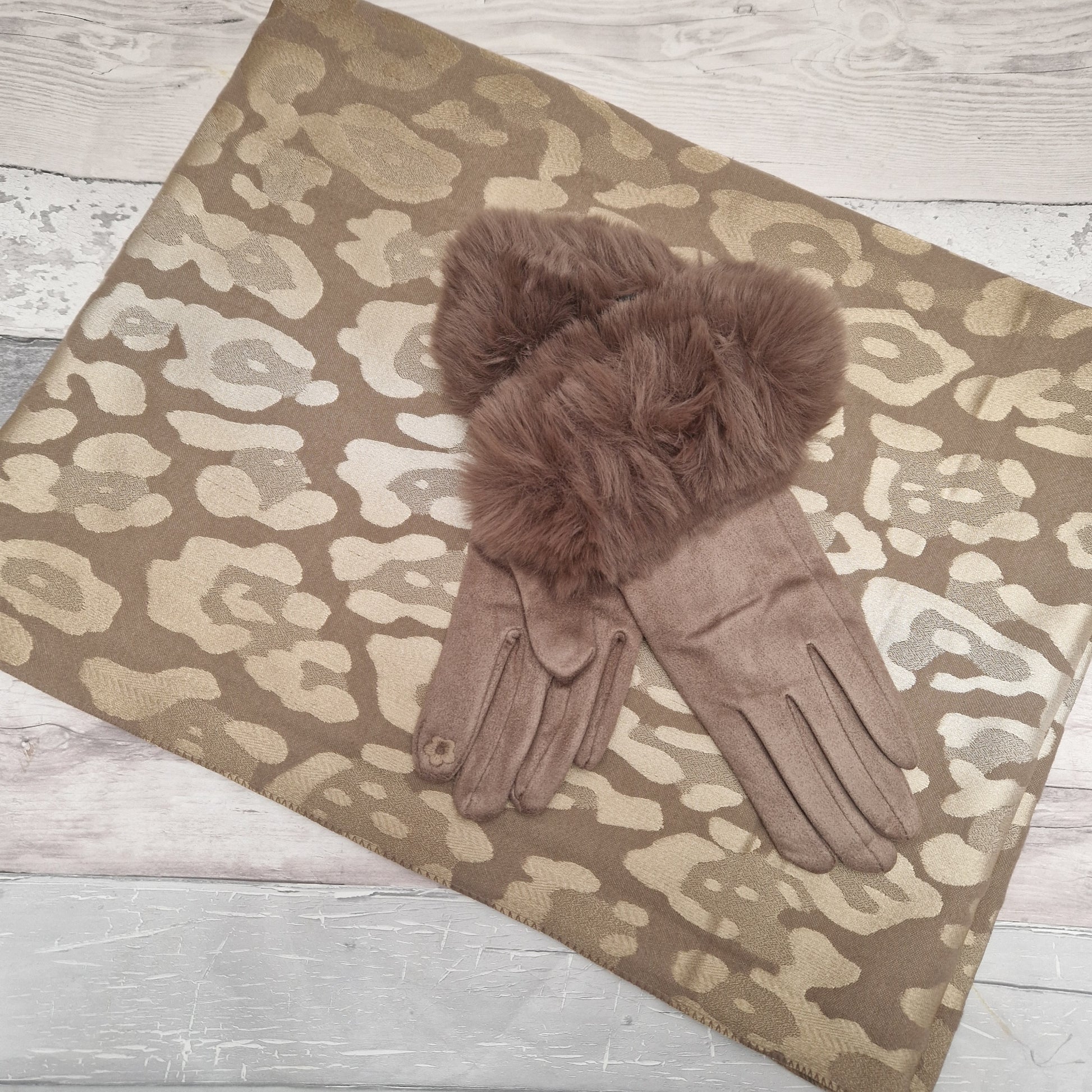 Shimmering Brown Leopard print scarf and brown gloves with a faux fur cuff.