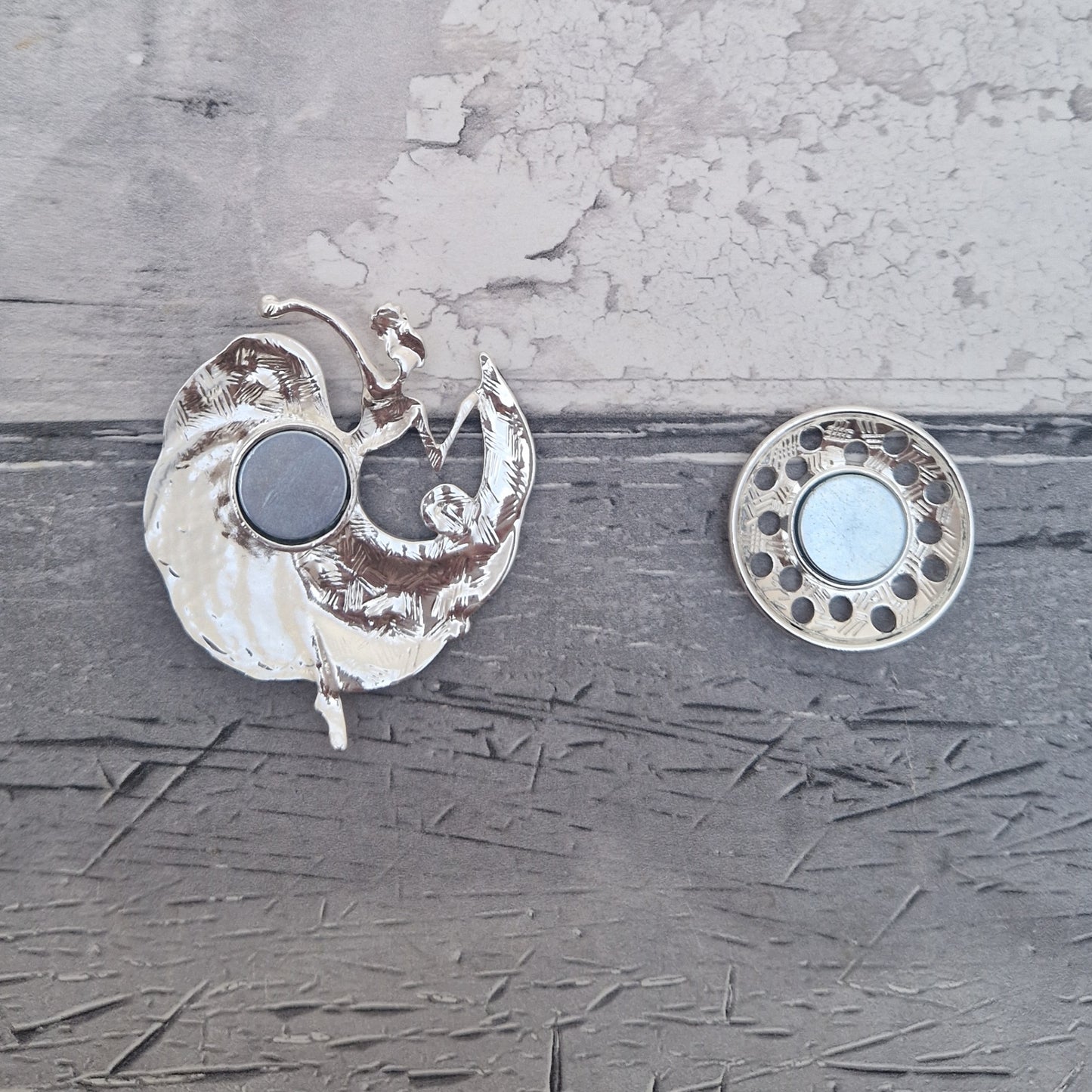 Reverse side of magnetic brooch showing the 2 magnetic pieces.