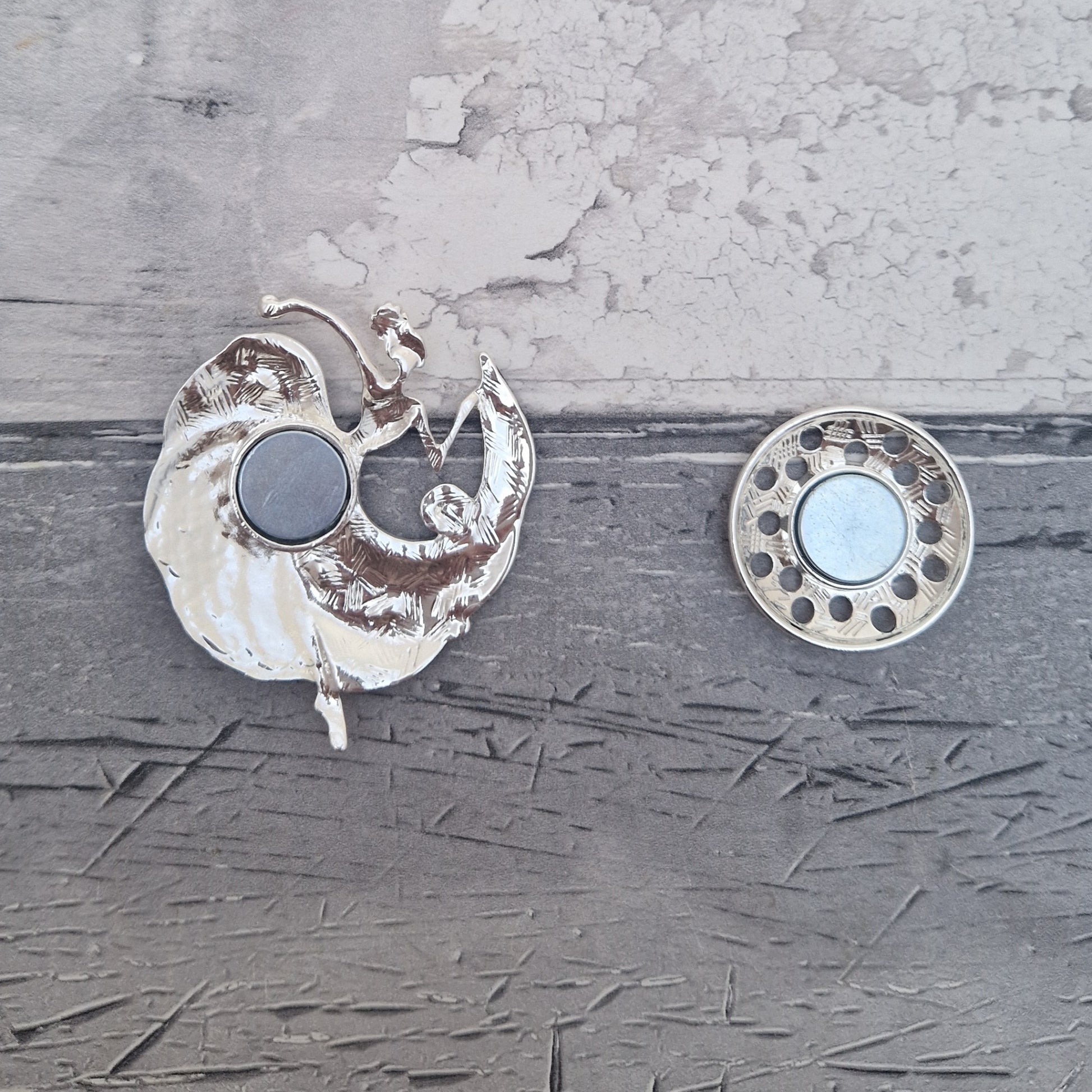 Reverse side of magnetic brooch showing the 2 magnetic pieces.