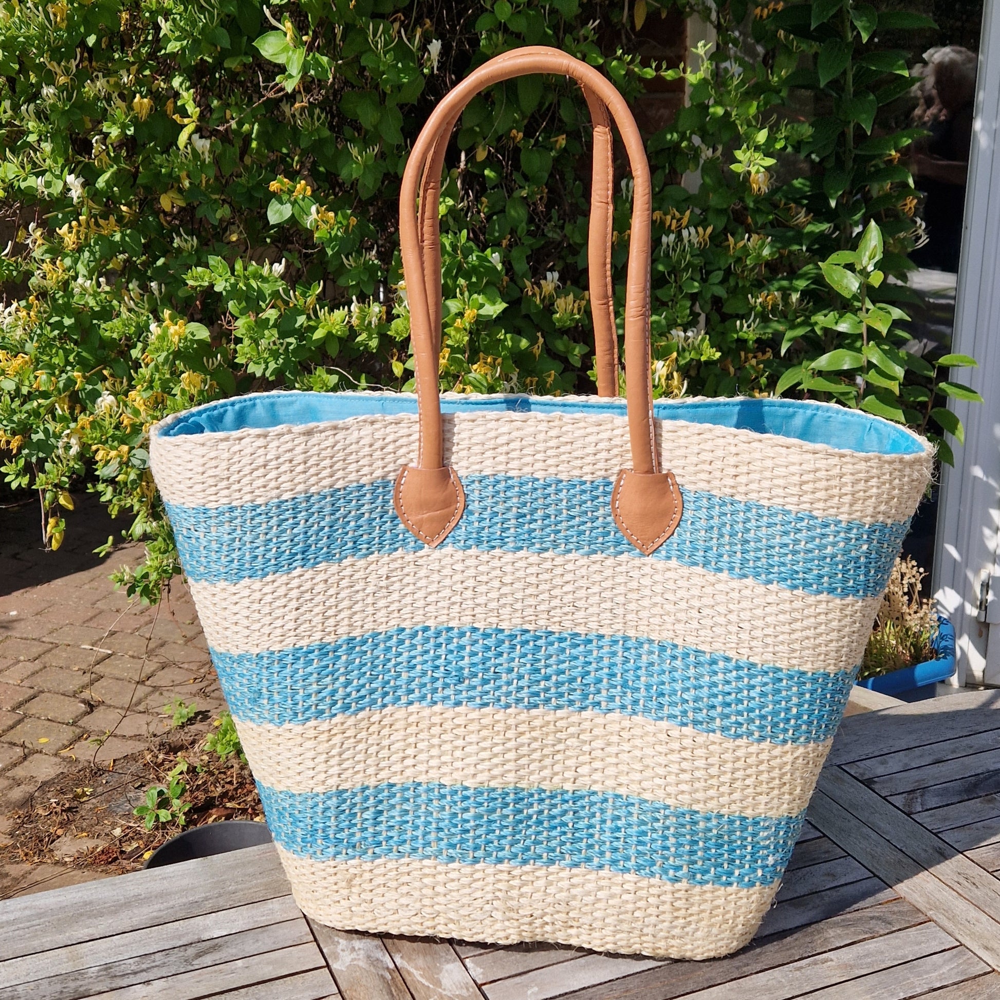 Sisal basket with fresh stripes of turquoise and white, leather handles