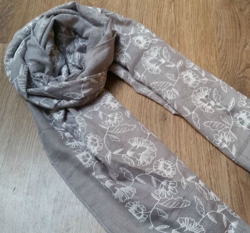 Photo of Grey Scarf with White Carnations