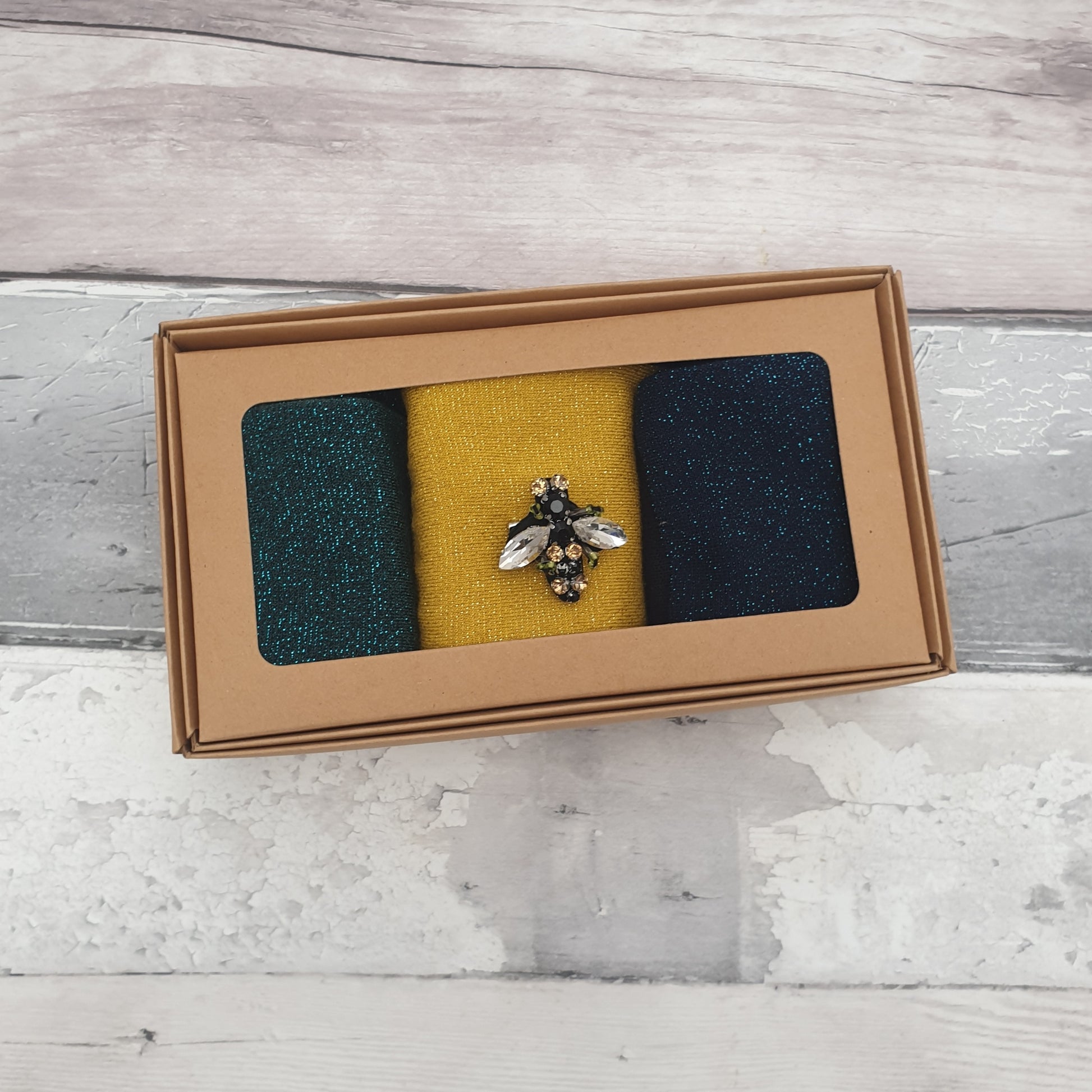 Gift box, comprising 3 pairs of sparkling socks and a bee brooch made from recycled glass.